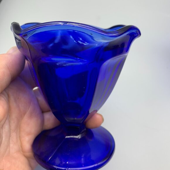 Vintage ANchor Hocking Cobalt Blue Glass Sundae/Dessert Cups (set of 7) - Picture 8 of 10